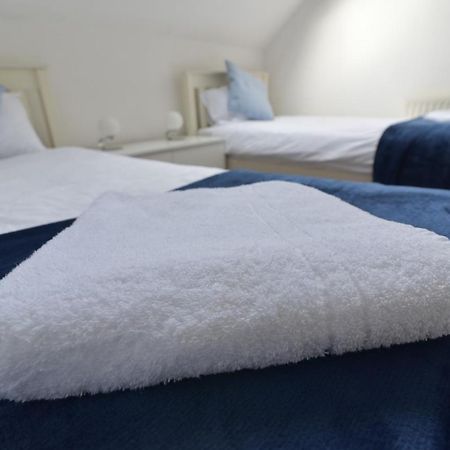 Beach Central With Allocated Parking And Patio Brighton Bagian luar foto