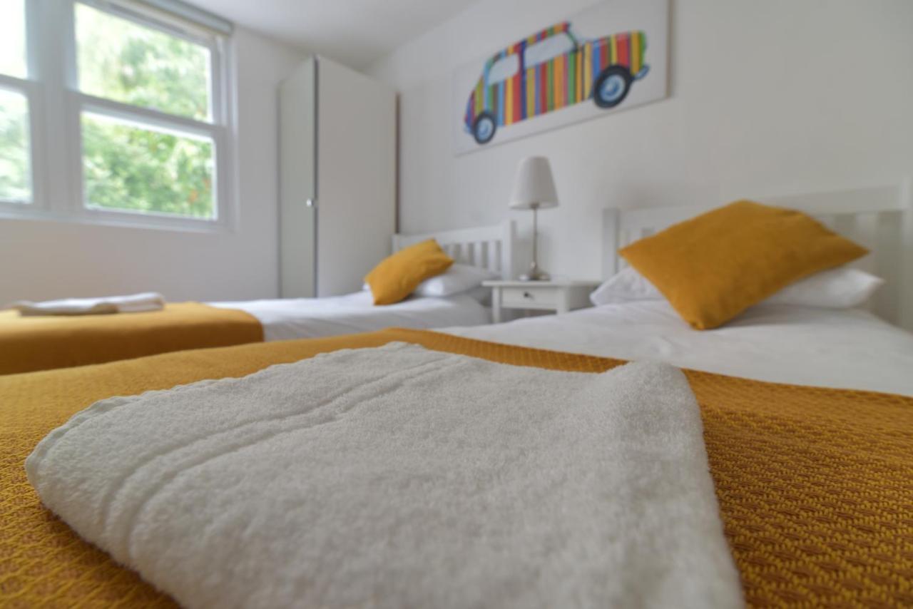Beach Central With Allocated Parking And Patio Brighton Bagian luar foto
