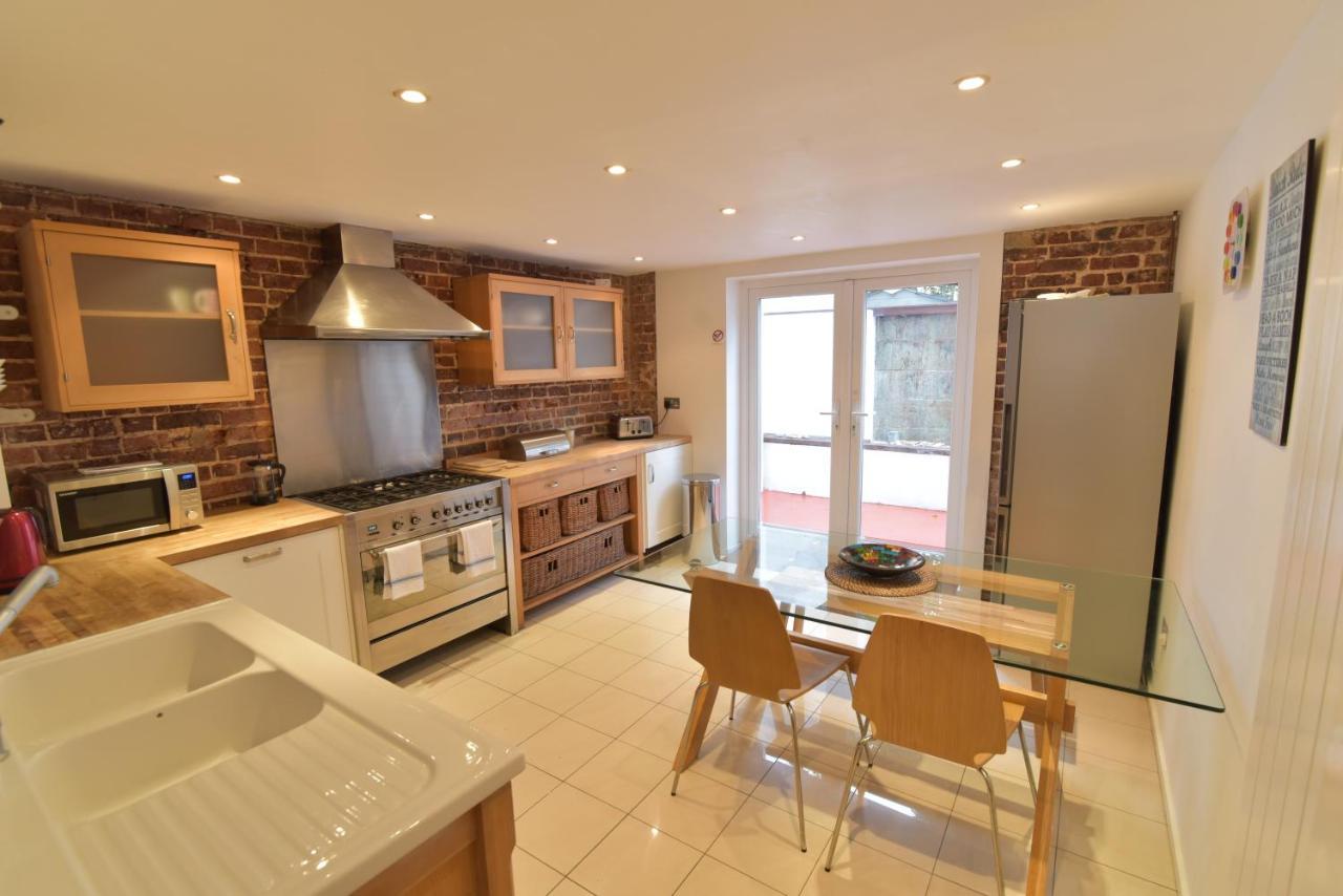 Beach Central With Allocated Parking And Patio Brighton Bagian luar foto