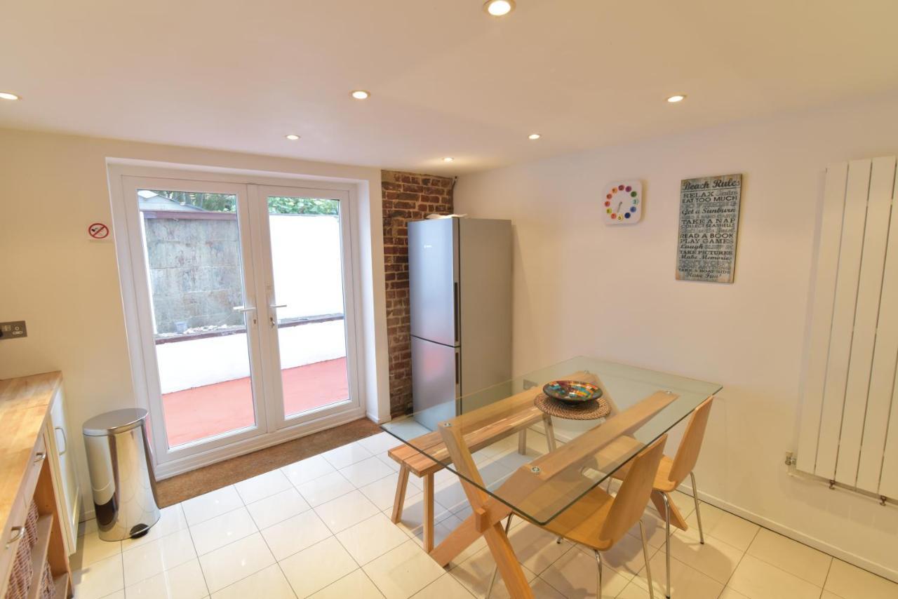 Beach Central With Allocated Parking And Patio Brighton Bagian luar foto